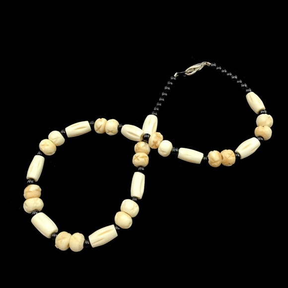 Tan Beaded Necklace​​ - Picture 2 of 2